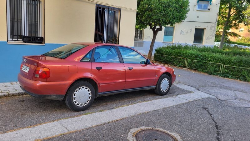 Audi A4 1995 - foto 1