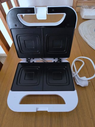 Sandwichera FAR 750W Cerámica 2 Rebanadas