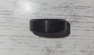 Anillo de Berserk, negro con el símbolo plateado