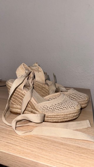 Cuñas esparto beige atadas