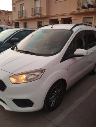 Ford E-Tourneo Courier 2019