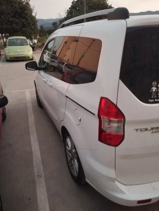 Ford E-Tourneo Courier 2019