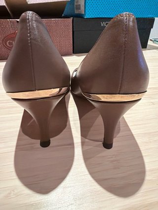 Tacones de piel Latouche marrones