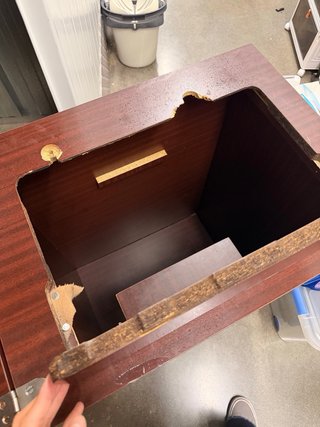 Mesa y taburete con detalles