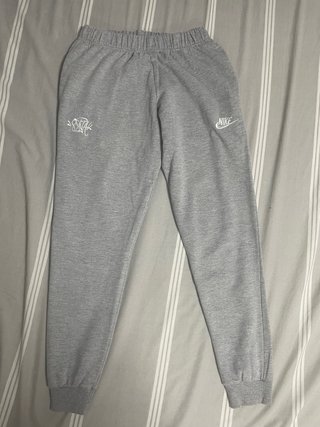 Conjunto chándal Nike gris y blanco