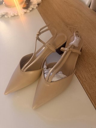 Zapatos de vestir punta fina beige sin estrenar