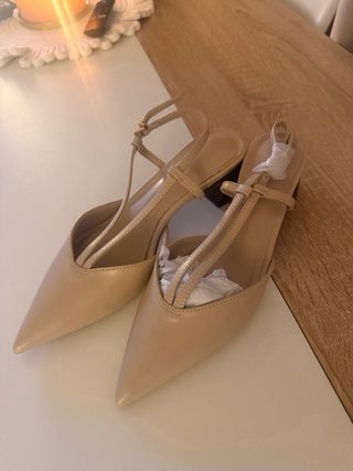 Zapatos de vestir punta fina beige sin estrenar