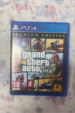 PS4 con mando y 2 juegos