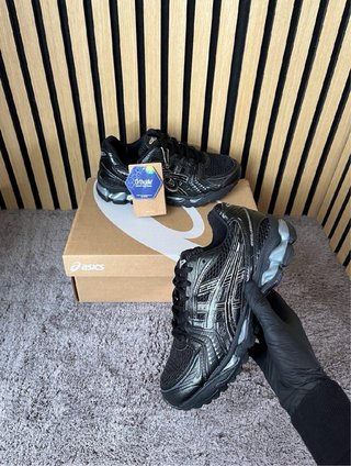 Zapatillas Asics Azules y Blancas