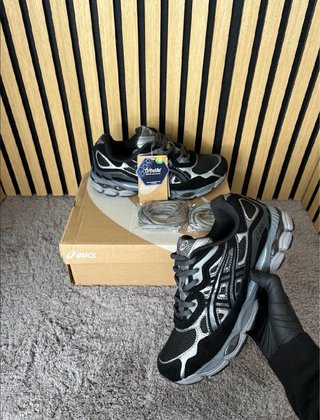 Zapatillas Asics Azules y Blancas