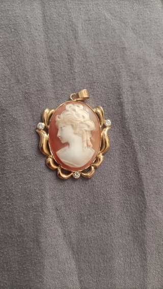 Colgante Camafeo Mujer Perfil Oro y Diamantes