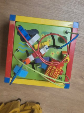 Mesa de juego infantil de madera