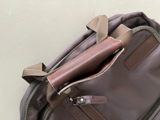Mochila multi bolsillo con cremallera