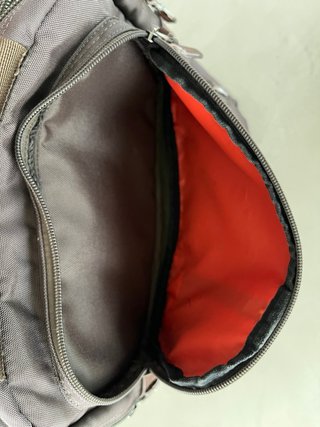 Mochila multi bolsillo con cremallera