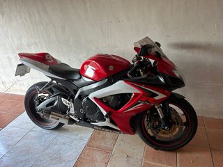 Suzuki GSXR 600 Roja y Blanca