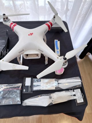 Dron DJI Phantom 3 con accesorios (Averiado)