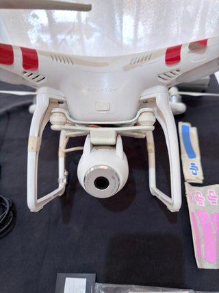 Dron DJI Phantom 3 con accesorios (Averiado)