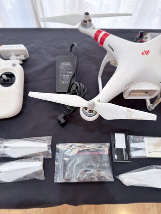 Dron DJI Phantom 3 con accesorios (Averiado)