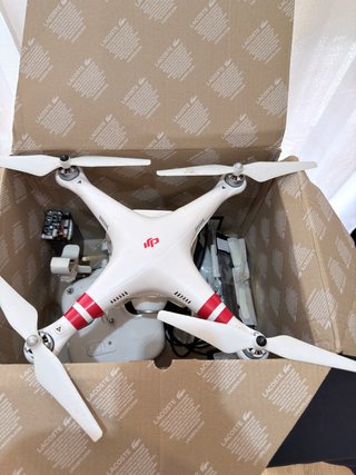 Dron DJI Phantom 3 con accesorios (Averiado)