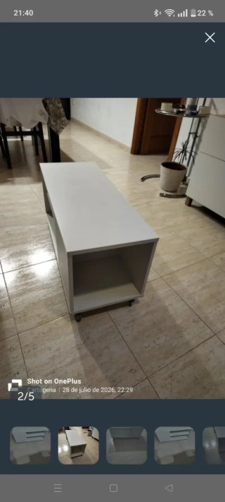 Mesa de salón blanca