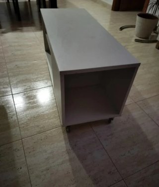 Mesa de salón blanca