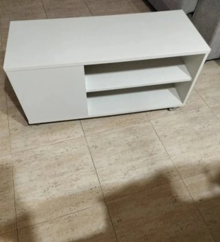 Mesa de salón blanca