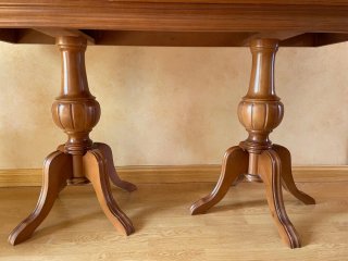 Mesa de comedor extensible de madera de nogal