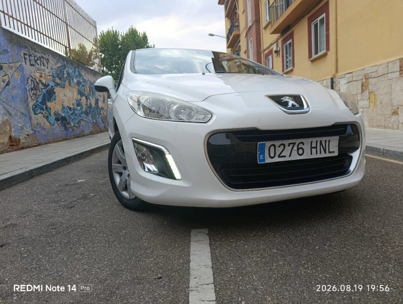 Peugeot 308 2013 - foto 1