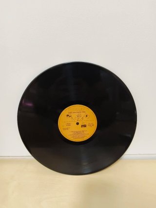 Vinilo Serrat - Cada Loco Con Su Tema