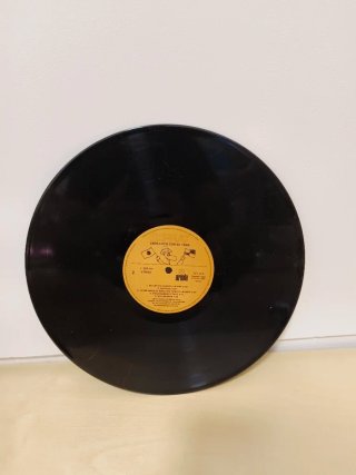 Vinilo Serrat - Cada Loco Con Su Tema