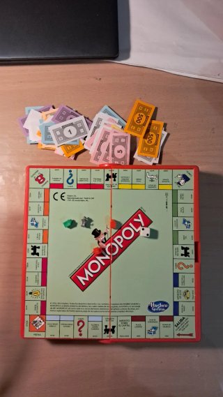 Monopoly Grab & Go Juego de Viaje