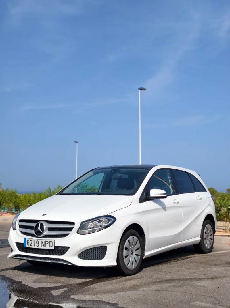 Mercedes B220d 177CV Automático · Garantía 12 m - foto 1