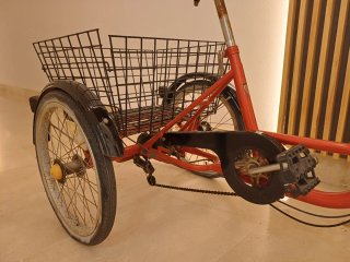 Triciclo Rojo con Cestas