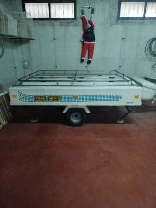 Remolque convertible para camping.