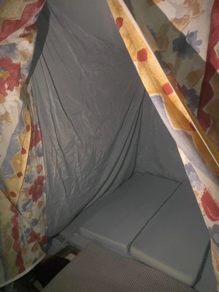 Remolque convertible para camping.