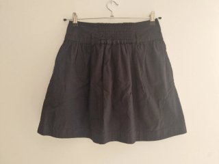 Falda Stradivarius negra botones