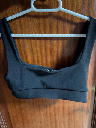Top negro botones dorados