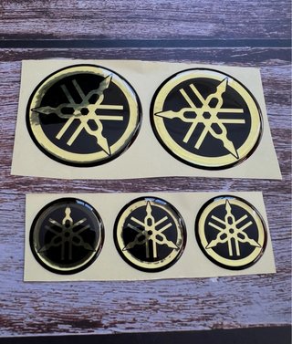 5 EMBLEMAS YAMAHA GEL MOTO TMAX NMAX MT07 09 JOG