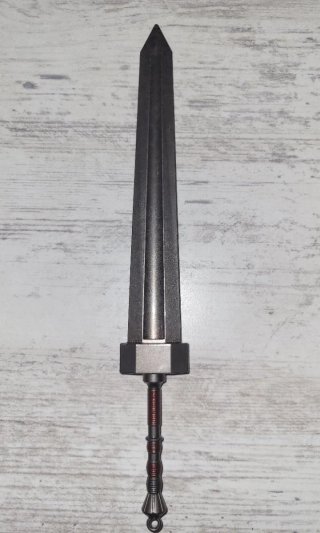 Réplica Espada de Berserk con su funda