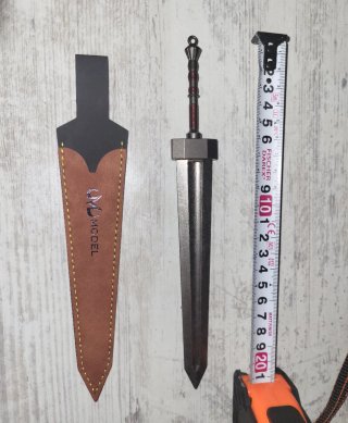 Réplica Espada de Berserk con su funda