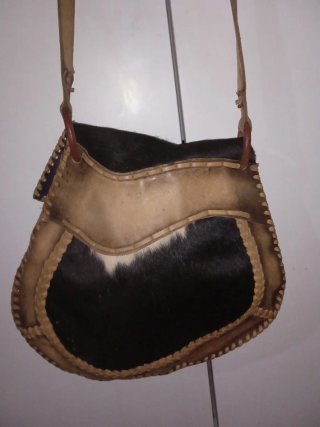 Bolso de cuero artesanal
