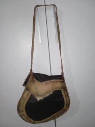 Bolso de cuero artesanal