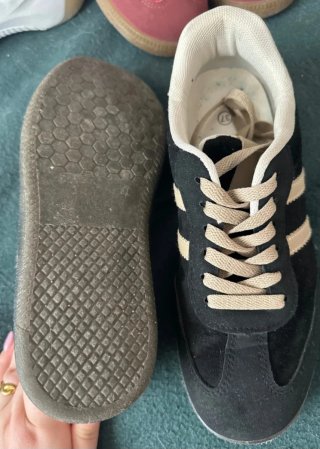 Zapatillas deportivas negras y beige talla 37
