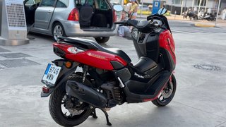 Yamaha NMAX 125 2024 Roja y Negra
