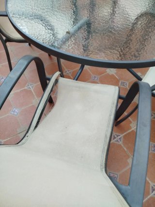 Conjunto mesa y sillas de jardín