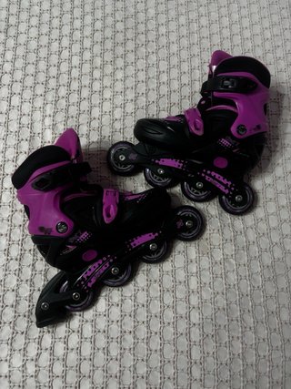 Patines en línea rosas y negros