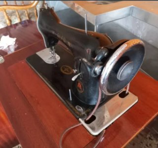Máquina de coser Alfa antigua