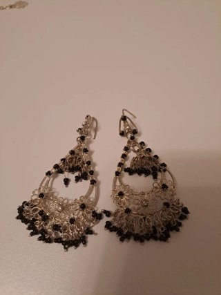 Orecchini pendenti neri e argento