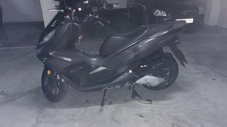 Honda PCX 125cc Scooter gris oscuro mate