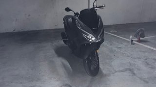 Honda PCX 125cc Scooter gris oscuro mate